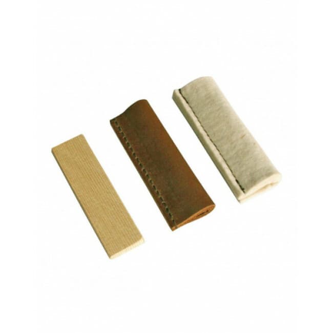 Objets de pistage en bois, feutre et cuir
